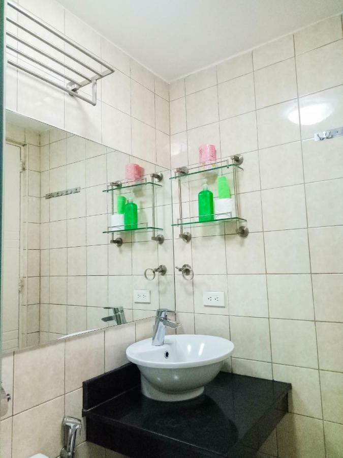 Forbes Area Bgc Taguig Manila Apartment Exterior photo