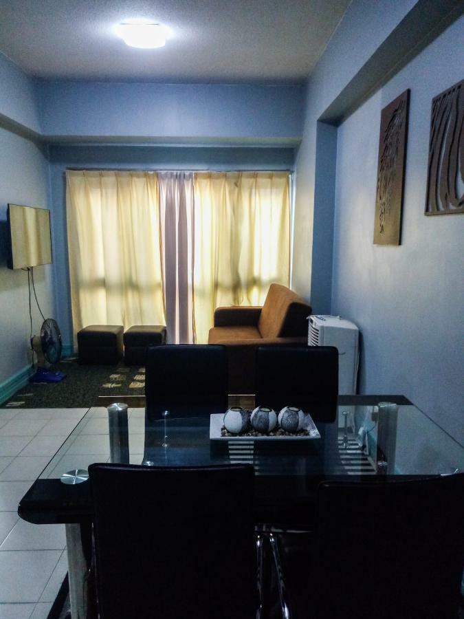 Forbes Area Bgc Taguig Manila Apartment Exterior photo